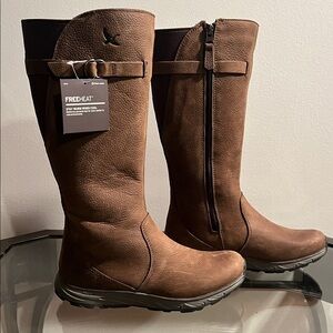 New with Tag size 6.5 Eddie Bauer Lodge Boots Leather waterproof